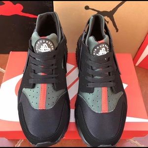 Nike Huarache men’s size 10.5